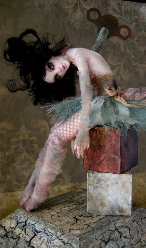 Forgotten Doll - Nicole West Fantasy Art Fantasy Sculpture, Doll Halloween Costume, Broken Doll, Arte Peculiar, Creepy Doll, Arte Punk, 3d Figures, West Art, Fantasy Doll