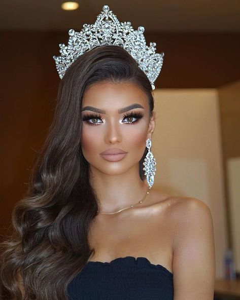 Professional Makeup Artist (@agonbraha_mua) • Instagram photos and videos Wedding Tiaras, Wedding Hairstyles Bride, Silver Tiara, Crystal Tiara, Tiara Crown, Hair Perfume, Crystal Tiaras, Hair Jewelry Wedding, Bridal Hair And Makeup