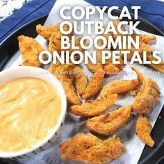 Air Fried Onion Petals, Outback Blooming Onion Recipe Air Fryer, Fried Onion Petals Recipe, Bloomin Onion Air Fryer, Air Fryer Fried Onions, Air Fry Blooming Onion, Onion Air Fryer Recipes, Blooming Onion Petals Recipe, Air Fried Blooming Onion