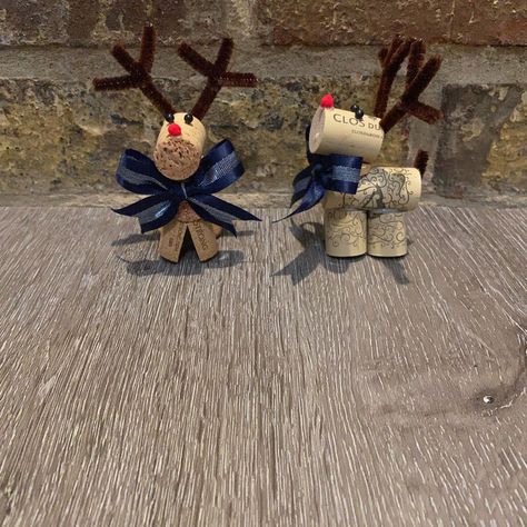 Set Of 2 Wine Cork Reindeers 4” Inches X 4” Inches Handmade Great For A Christmas Gift Or For Christmas Decoration Bundle To Save Don't Be Afraid To Send Offers :) Reindeer Wine Corks, Cork Snowman Ornament, Christmas Crafts With Corks, Cork Screw Crafts, Cork Xmas Tree, Wine Cork Ornaments Diy, Wine Bottle Christmas Crafts, Wine Cork Gnomes, Wine Cork Christmas Ornaments