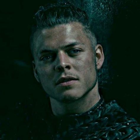 Boneless - Our Home - Wattpad King Ragnar Lothbrok, Vikings Series, Ivar Vikings, Viking Wallpaper, King Ragnar, Vikings Tv Show, Ivar The Boneless, Alex Hogh Andersen, Alex Høgh