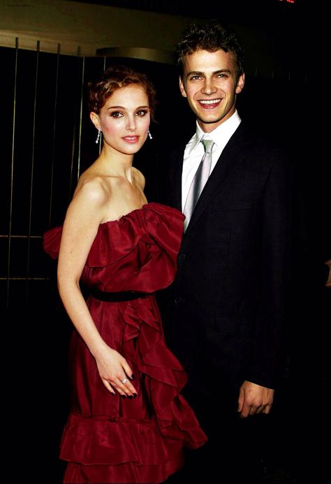 Natalie Portman, Padmé Amidala, and Hayden, Anakin Skywalker, at the premier for Star Wars Natalie Portman And Hayden Christensen, Star Wars Cast, Anakin And Padme, Star Wars Anakin, Hayden Christensen, Star Wars Movie, Star Wars Fandom, Love Stars, Natalie Portman