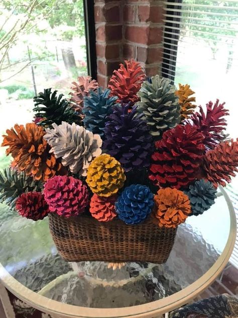 Pine Cone Craft, Pine Cone Flower Wreath, Pinecone Crafts Christmas, Painted Pinecones, Creative Diy Projects, Pine Cone Art, Diy Thanksgiving, Xmas Deco, Pine Cone Decorations