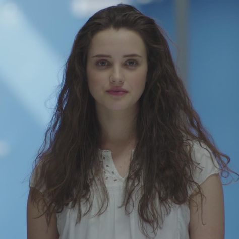 Hannah Baker Short Hair, Hana Baker, Hannah Baker Icon, Hannah Character, 13 Reasons Why Hannah Baker, Hannah Baker Aesthetic, Hanna Baker, 13 Reasons Why Netflix, Hannah Baker