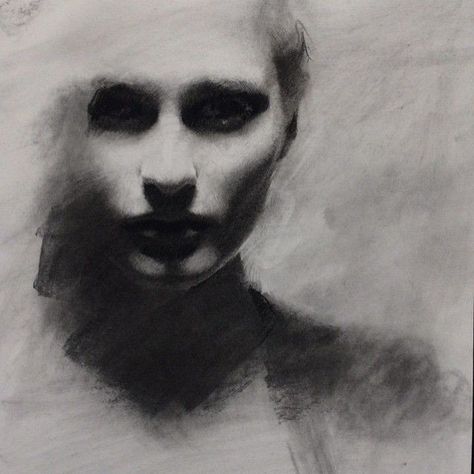 Painting With Charcoal, Moment Drawing, Pencil Drawing Portrait, Super Drawing, Art Inspiration Ideas, Shadow Effect, Art Charcoal, Charcoal Pencil, Charcoal Portraits