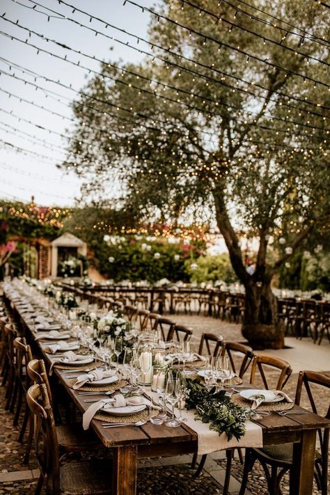 Romantic Wedding Setting, Forest Theme Wedding, Friends Together, Tuscan Wedding, Outdoor Dinner, Future Wedding Plans, Cute Wedding Ideas, Tuscany Wedding, Long Table