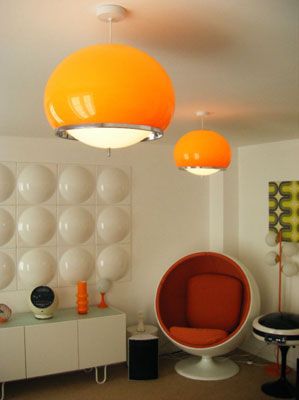 70's Guzzini Style Pendant Lights $149.99 if they would ship to the US these would be mine right now Space Age Interior, 70s Interior Design, 70s Interior, Retro Interior Design, 70s Home, 70s Decor, Retro Living Rooms, 70s Home Decor, Deco Retro