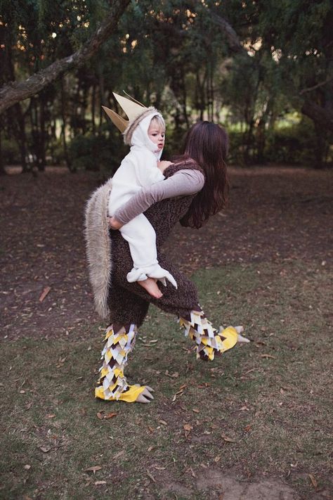 TELL: DIY WHERE THE WILD THINGS ARE FAMILY COSTUME - Tell Love and PartyTell Love and Party Wild Things Halloween Costume, Where The Wild Things Are, Wild Things Costume, Costumes For Teenage Girl, Inspired Costumes, Monster Costume, Wild Rumpus, Nice Family