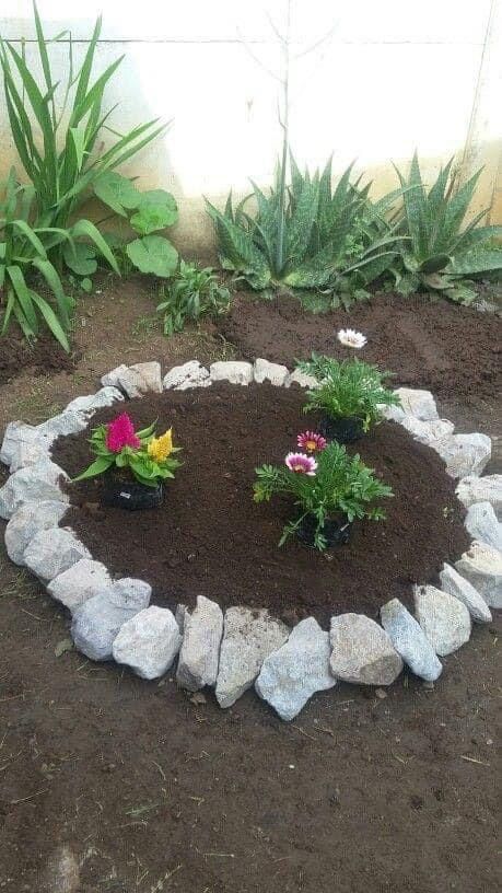 Ideas Para Decorar Jardines, Pet Memorial Garden, Rock Garden Landscaping, Garden Yard Ideas, Memorial Garden, Good Night Sweet Dreams, Pet Memorial, Backyard Decor, Rock Garden