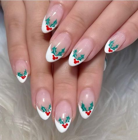 Nails Tiktok, Disney Christmas Nails, Disneyland Nails, Disney Nail Designs, Disney Inspired Nails, Cruise Nails, Mickey Nails, Cute Christmas Nails, Nail Art Disney