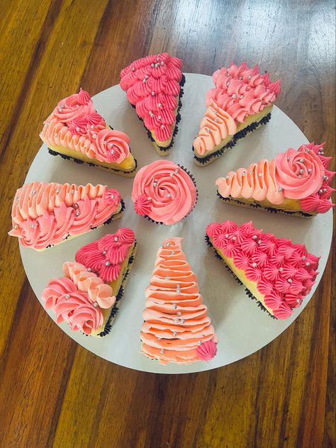 Triangle Cake Slices, Individual Cake Slices, Pie Designs, Slice Cake, Cake Slices, Individual Cakes, Cake Business, Cake Slice, Small Cake