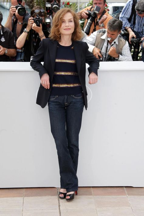 Isabelle Huppert, the ultimate French style icon | Vogue France Stylish Over 40 Fashion Over 40, Above 40 Fashion For Women, What To Wear Classic Fashion For Women Gemma, French Woman Outfit, Style For 40 Year Old Women, Looks For Women In 40s, French Women Style Over 50, French Style Icons, Moda Over 40