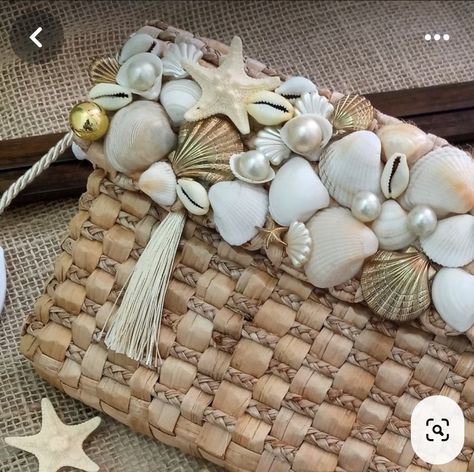 Shell Bag Diy, Seashell Art Diy, Boho Chic Bags, Art Coquillage, Sac Diy, Shell Crafts Diy, Diy Bag Designs, Diy Bags Patterns, Rope Crafts Diy