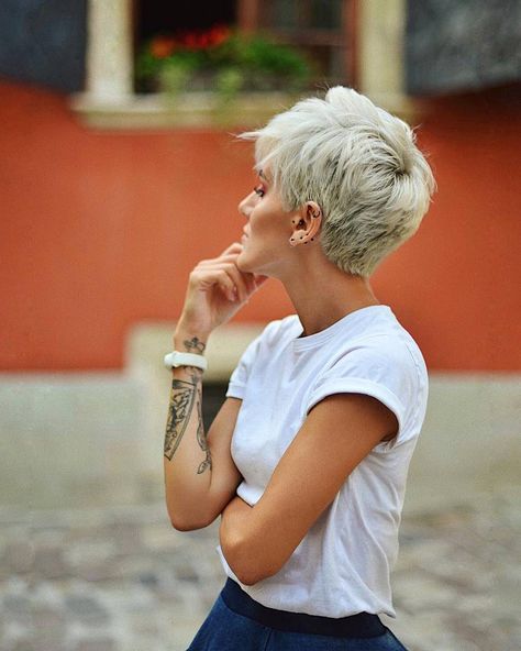 Pixie Haircuts 2022: Best 8 Styles For Pixie Hair (47 Photos + Videos) Haircuts 2022, Choppy Hair, Short Grey Hair, Pixie Hair, Edgy Short Hair, Short Choppy Hair, Penteado Cabelo Curto, Pixie Haircuts, Short Pixie Haircuts