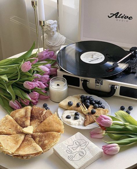 Aesthetic Toast, Crepes Ideas, Birthday Foods, Blueberry Toast, Young And Sweet Only 17, Spring Breakfast, Dorm Design, Breakfast Aesthetic, Summer Breakfast