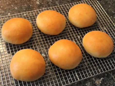 With only six ingredients, this is the most simple, soft bun recipe I could create. Perfect for your next burger night or grilled chicken sandwich. Small Batch Hamburger Bun Recipe, Small Batch Burger Buns, Hamburger Buns Homemade, Burger Bun Recipe, Soft Hamburger Bun Recipe, Soft Buns Recipe, Potato Sandwich, Burger Buns Recipe, Hamburger Bun Recipe