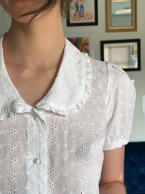 white blouse with very pretty details. this would look so pretty under a sweater with the collar poking out. or even just with jeans! Peterpan Collar Outfit, Pretty White Blouse, Statement Blouse Outfit, Cute Collared Shirts, White Vintage Blouse, White Eyelet Top Outfit, Collared Shirt Aesthetic, White Blouse Aesthetic, Fun Blouses