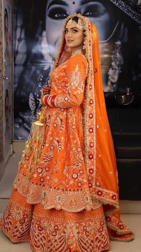 Orange Punjabi Wedding Lehnga, Bridal Punjabi Lehnga Designs, Bridal Anarkali Suits Brides, Anarkali Bridal, Bridal Suits Punjabi, Designer Suits For Wedding, Bridal Anarkali Suits, Anand Karaj, Bridal Suits