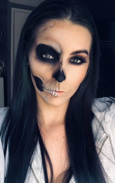 Skeleton Makeup Pretty Half Face, Light Skull Makeup, Minimalist Skull Makeup, Half Face Skull Makeup Easy, Half And Half Halloween Makeup, Simple Skeleton Makeup Half Face, Halloween Skull Makeup Half Face, Skull Pirate Makeup, Subtle Skull Makeup