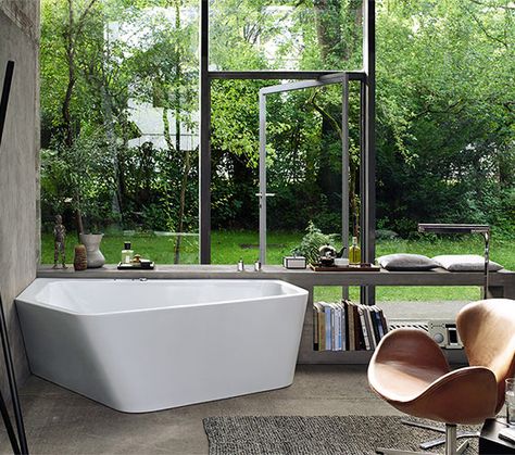 Find a wide range of designer products at QS Supplies. This Duravit Paiova 1900 x 1400mm 5 Corner Right Built In Bath With Frame features 2 backrest slope MPN: 700401000000000. Soaking Tubs Master Bath, Built In Bath, Modern Luxury Bathroom, Corner Bath, Corner Tub, Bad Inspiration, Soaker Tub, Bathroom Goals, Bathroom Shop