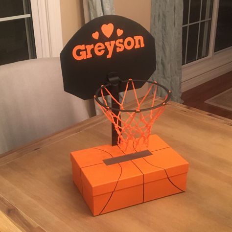 Greyson’s basketball valentine box! Basketball Valentine Boxes, Valentines Card Holder, Girls Valentines Boxes, Diy Valentines Box, Valentine Boxes For School, Kids Valentine Boxes, Valentines Bricolage, Valentine Card Box, Valentine Mailbox