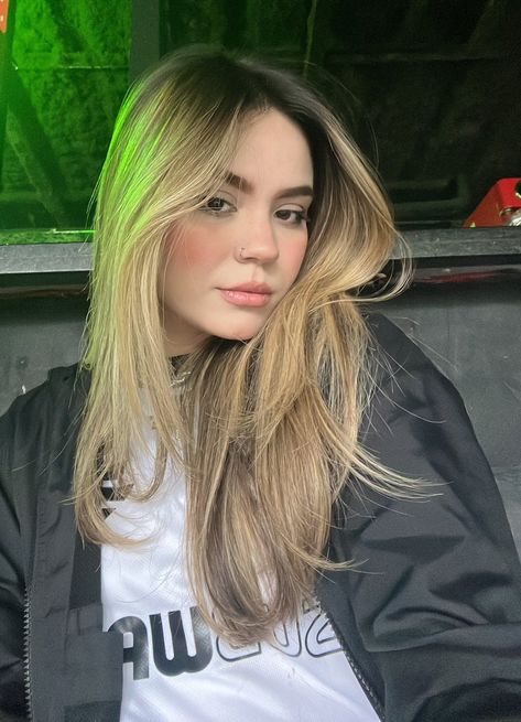 Baby Lights Rubio, Brunette Aesthetic, Cabello Hair, Light Blonde Hair, Hair Color Light Brown, Light Hair Color, Hair Color Balayage, Light Blonde, Beautiful Curves