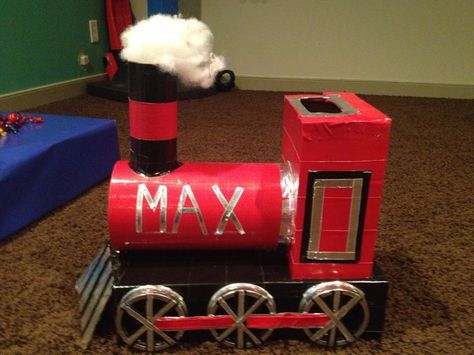 Valentines Day Train Valentine, Diy Train, Valentine Box Ideas, Valentine Boxes For School, Kids Valentine Boxes, Wine Train, Valentine Card Box, Holiday Party Kids, Valentine Mailbox