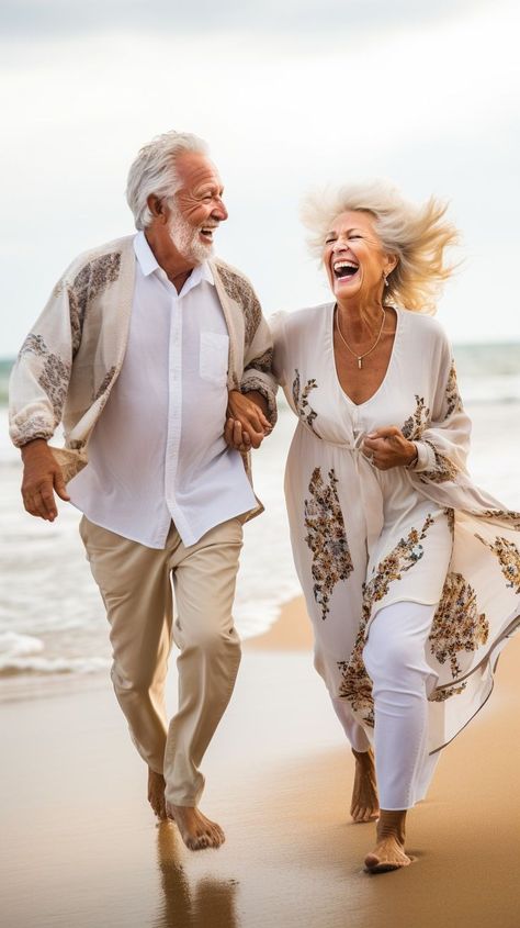 Older Couple Poses, Grandkids Pictures, Hug Images, Beach Poses For Couples, Couple Laughing, Couples Resorts, Elderly Couples, Old Couples, Couple Photoshoot Poses