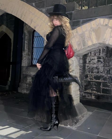 stevie nicks inspired outfit, stevie nicks fashion, gothic witch fashion, goth outfit, witchy outfit, all black outfit, top hat outfit, layered outfits, black layered outfit, red bag outfit, tulle skirt outfit, black maxi skirt, knee high pointed toe boots outfit, gothic fashion aesthetic Tulle Skirt Outfit Black, Pointed Toe Boots Outfit, Top Hat Outfit, Point Toe Boots Outfit, Stevie Nicks Fashion, Gothic Fashion Aesthetic, Red Bag Outfit, Tulle Skirt Outfit, Tulle Skirts Outfit