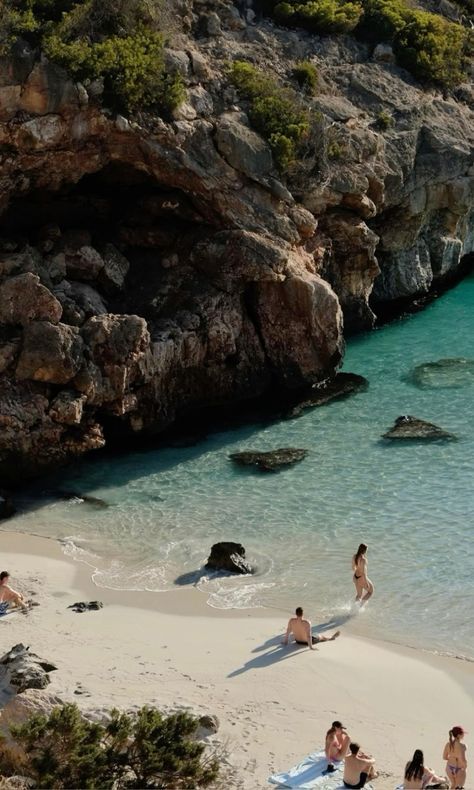 Euro Summer Photo Ideas, Travel Summer Aesthetic, Europe Travel Inspiration, Mallorca Photo Ideas, Being Happy Aesthetic, Majorca Aesthetic, New Year New Me Aesthetic, Summer Astetics, Mallorca Spain Aesthetic