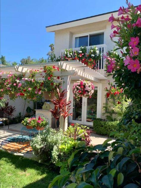 Simple Backyard Ideas, Simple Backyard, Garden Magic, Backyard Oasis Ideas, Easy Backyard, Balcony Ideas Apartment, Spanish Style Homes, Small Balcony Decor, Small Balcony Ideas