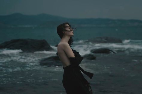 Aesthetic Pictures Photography, Dark Mermaid, Shotting Photo, Mermaid Aesthetic, Sea Witch, Pictures Photography, Photography Aesthetic, Dark Photography, Jolie Photo