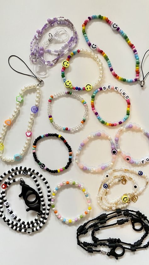 Pulseras Kandi, Pop Jewelry, Manik Manik, Diy Beaded Rings, Bead Charms Diy, Diy Bracelet Designs, Diy Bracelets Patterns, Beads Bracelet Design, Handmade Jewelry Tutorials