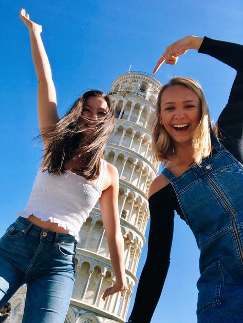 Pisa Photoshoot, Pisa Italy Photography, Tower Of Pisa Poses, Pisa Picture Ideas, Pisa Italy Poses, Pisa Tower Photo Ideas, Pisa Photo Ideas, Timer Photos, Italy Aesthetic Outfit