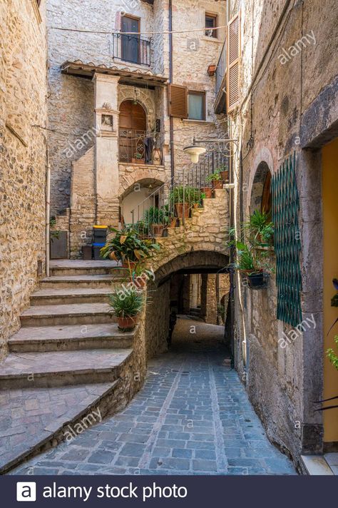 Download this stock image: The small and beautiful village of Casteldilago, near Arrone. In the Province of Terni, Umbria, Italy. - 2D7TETM from Alamy's library of millions of high resolution stock photos, illustrations and vectors. Small Italian Villages, Old European Village, Italian Alley, Italy Small Village, Old Cobblestone Streets, Umbria Italy, Medieval World, Story Setting, City Scene