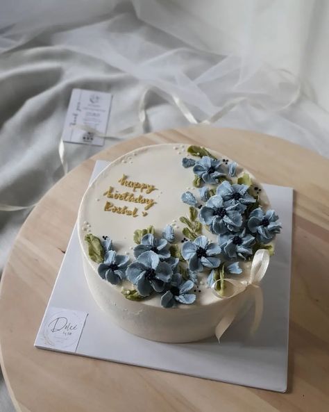 A blue beauty takes its place 🎐🍃 #cakestagram #cakesoffacebook #aesthetics #floralcakes #birthdaycake #cakeart #cakeshop #cakesesigner #fyp #srilanka #spreadlove Blue Cake Designs Birthday, White Flower Cake, Birthday Dream, Cakes Design, Cake Drawing, Creative Birthday Cakes, Blue Cakes, Blue Beauty, Creative Birthday