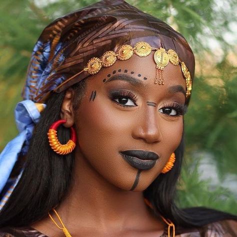 African Eyes, Magic Photoshoot, African Aesthetics, African Face Paint, Fulani People, African Makeup, African Aesthetic, Afro Goth, Couture Ideas