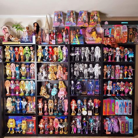 Rainbow High Collection, Rainbow High Doll Collection Display, Monster High Doll Collection, Monster High Room, Doll Shelf Display Monster High, Doll Storage, Monster High Collector Dolls, Barbie Family, Rainbow Fashion