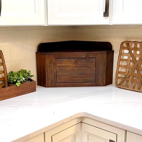 Corner Bread Box Diy, Corner Bread Box Cabinet, Diy Corner Bread Box Ideas, Corner Bread Box Ideas, Kitchen Counter Corner Storage, Corner Countertop Ideas, Kitchen Ideas Farmhouse Rustic, Corner Countertop Storage, Bread Boxes On Counter