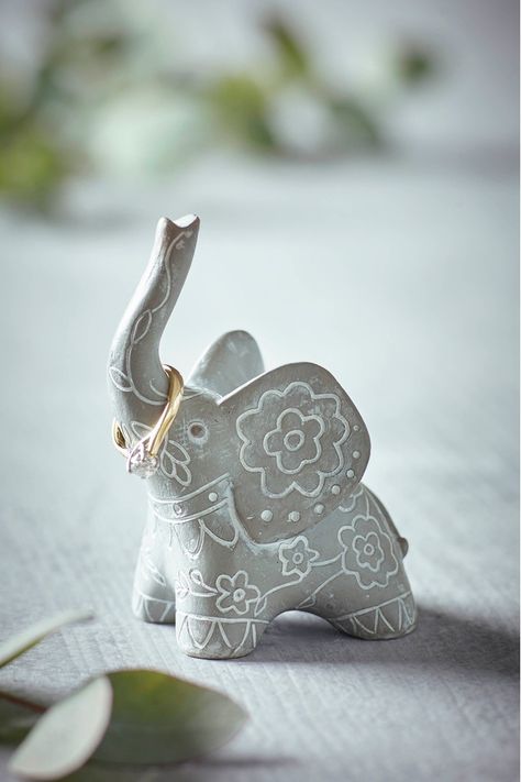 Elephant Ring Holder, Dressing Table Organisation, Pottery Animals, Elephant Ring, Ceramic Elephant, Clay Work, Elephant Love, Ceramic Animals, Sculpture Clay