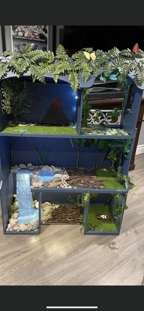 Diy Dinosaur Doll House, Dinosaur Dolls House, Dinosaur House Diy, Diy Dinosaur Crafts, Dinosaur Doll House Diy, Boy Dollhouse Diy, Dino Dollhouse, Dinosaur Doll House, Dinosaur Playhouse