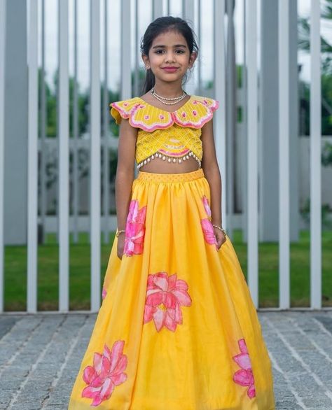 Baby Lehenga, Frocks For Kids, Kids Party Wear Dresses, Baby Birthday Dress, Pattu Pavadai, Girls Dresses Diy, Kids Dress Collection, Kids Ethnic Wear