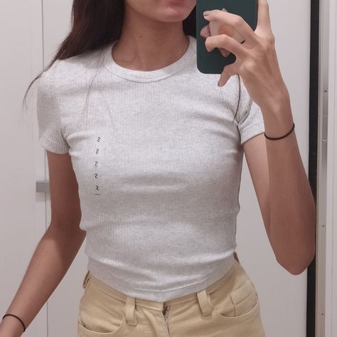 uniqlo shirt <3 Uniqlo Tshirt, Uniqlo Shirt, Uniqlo Women, Ribbed Top, Uniqlo, Outfit Inspo, T Shirt, Quick Saves