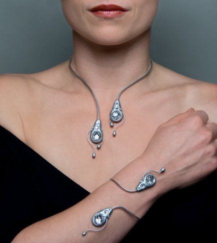 Sci Fi Jewelry, Futuristic Jewelry, Smart Textiles, Glow Jewelry, Sci Fi Fashion, Space Fashion, Wearables Design, Cyberpunk Fashion, Futuristic Fashion