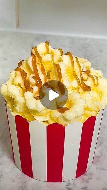 Buttercream Popcorn, Circus Ideas, Hobbit Food, How To Make Popcorn, Popcorn Cake, Fancy Cupcakes, Cupcake Decor, Mini Bundt Cakes, Movie Snacks