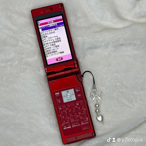 ♥️ mercari: y2ktopia #japaneseflipphone #y2kphone #flipphone #dumbphone #docomop905l Flip Phones 2000s, Flip Phone Decoration, Holding Flip Phone, 2000s Phone Aesthetic, Red Flip Phone, Blue Flip Phone, 2000s Flip Phone Aesthetic, Vintage Flip Phone, Flip Phone 2000s