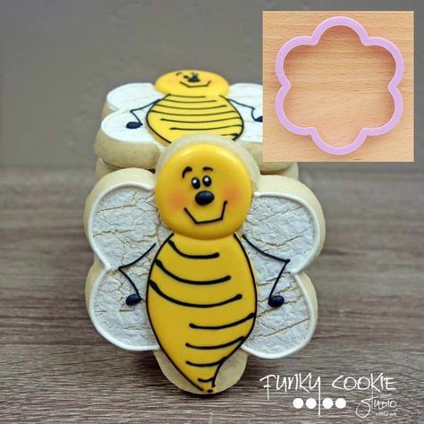 Royal Icing Decorated Cookies, Bee Cookies, Easter Sugar Cookies, Sugar Cookie Royal Icing, Iced Sugar Cookies, Spring Cookies, Summer Cookies, Sugar Cookie Designs, Pretty Cookies