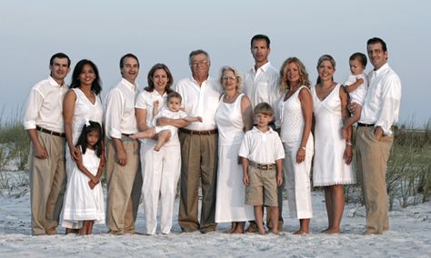 family beach pic, love white and khaki...but has it been done too much? White And Beige Family Photoshoot, White And Khaki Family Pictures, Family Beach Pictures Outfits, Easter Family Pictures, White Beach Outfit, Beach Photoshoot Family, Beach Picture Outfits, Family Photo Colors, Big Family Photos