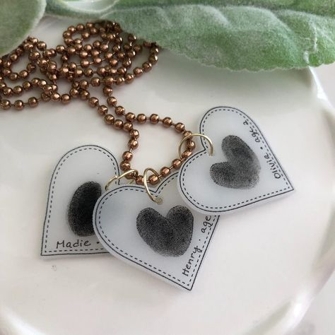 Craft Warehouse on Instagram: “This Finger Print Heart Shrinky Dink Necklace is such a fun project for kiddos and you don’t have to use an oven! Go to our link in profile…” Valentine Shrinky Dink Ideas, Shrinky Dink Mothers Day Ideas, Shrinky Dink Ideas Templates, Shrinky Dink Christmas Ornaments, Shrinky Dink Necklace, Finger Print Heart, Shrinky Dink Keychain, Parent Holiday Gifts, Shrinky Dink Art