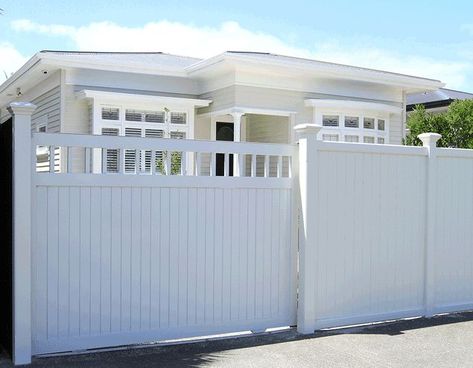 Hamptons Fence, Entrance Gates Driveway, Fence And Gate, House Fence Design, Front Fence, Beach House Exterior, Entrance Gates Design, Electric Gates, Fence Styles